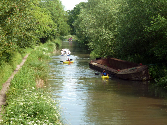 File:Boating on the Basingstoke Canal - geograph.org.uk - 4019379.jpg