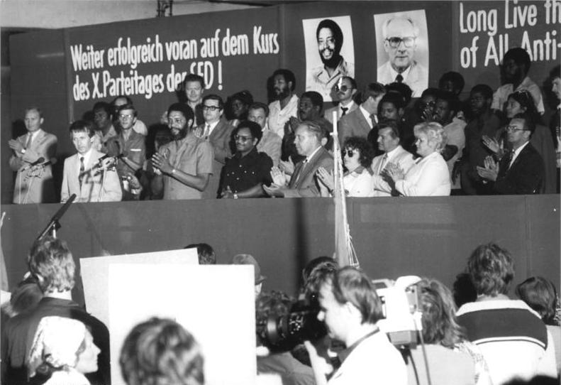 File:Bundesarchiv Bild 183-1982-0611-034, LPG Niederkaina, Besuch durch Maurice Bishop.jpg