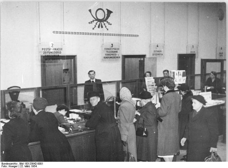 File:Bundesarchiv Bild 183-23842-0001, Potsdam, Hauptpostamt, neue Schalterhalle.jpg