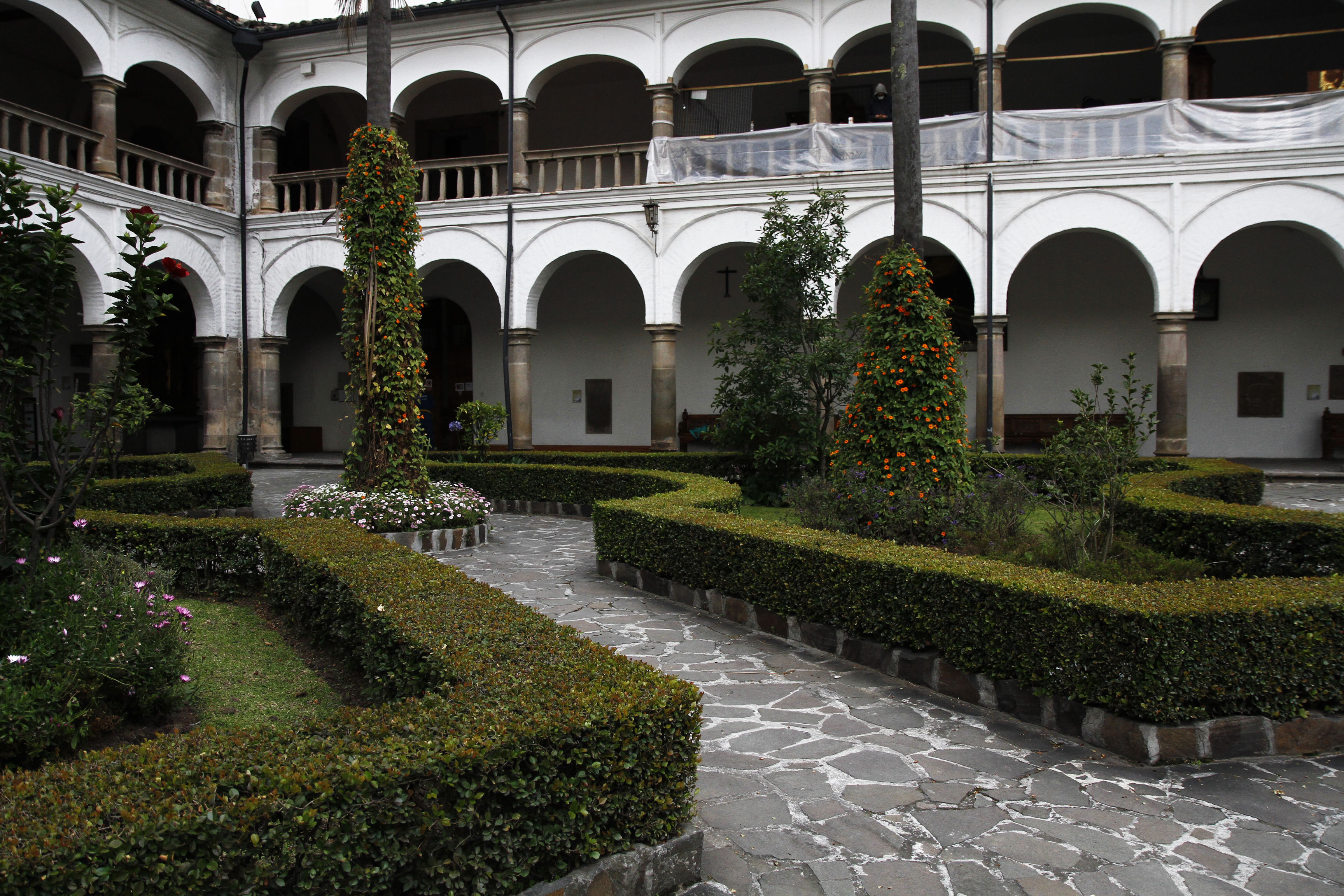 Puedo vivir en un monasterio o convento