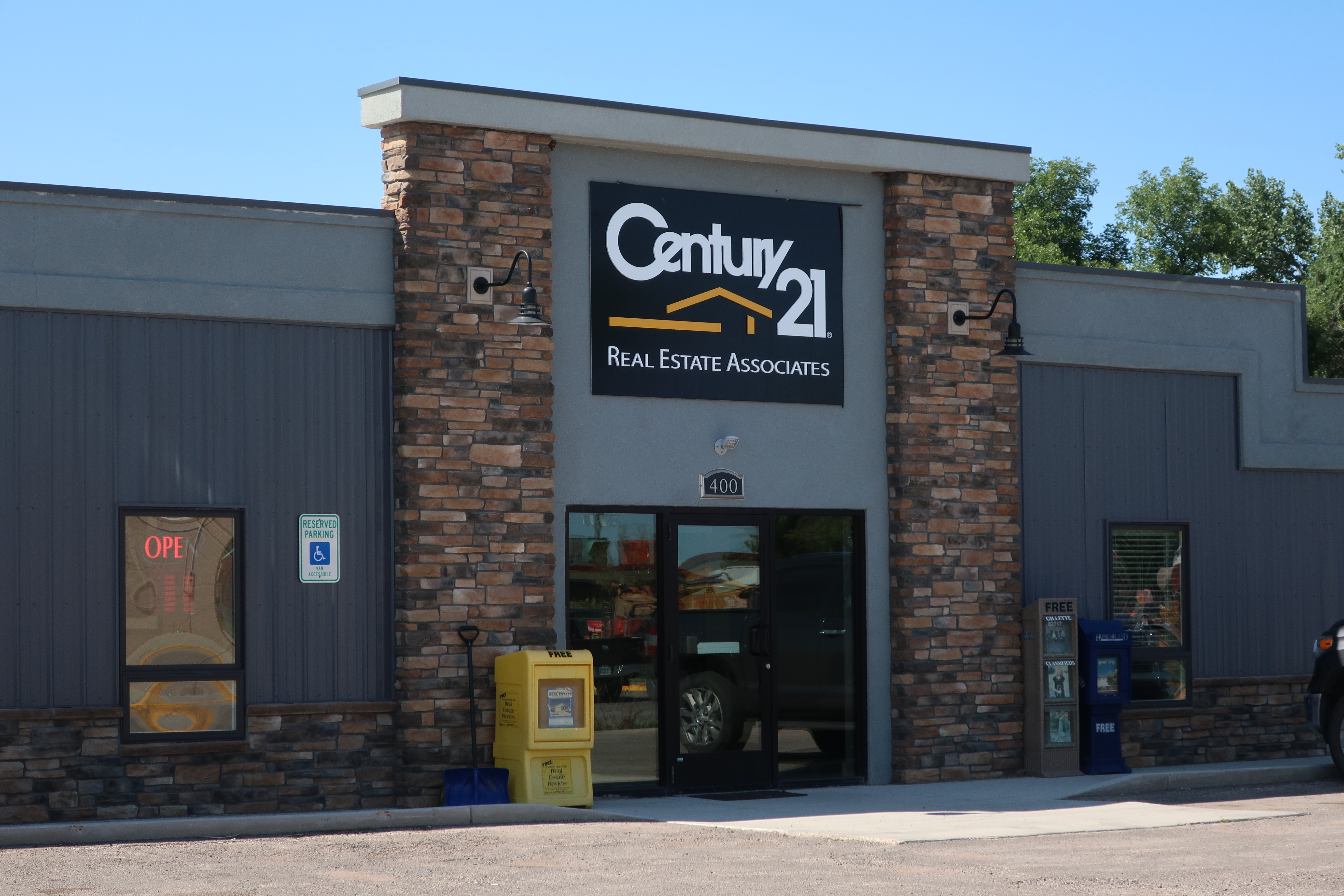 File:Century 21 Real Estate in Gillette, Wyoming.jpg - Wikimedia Commons