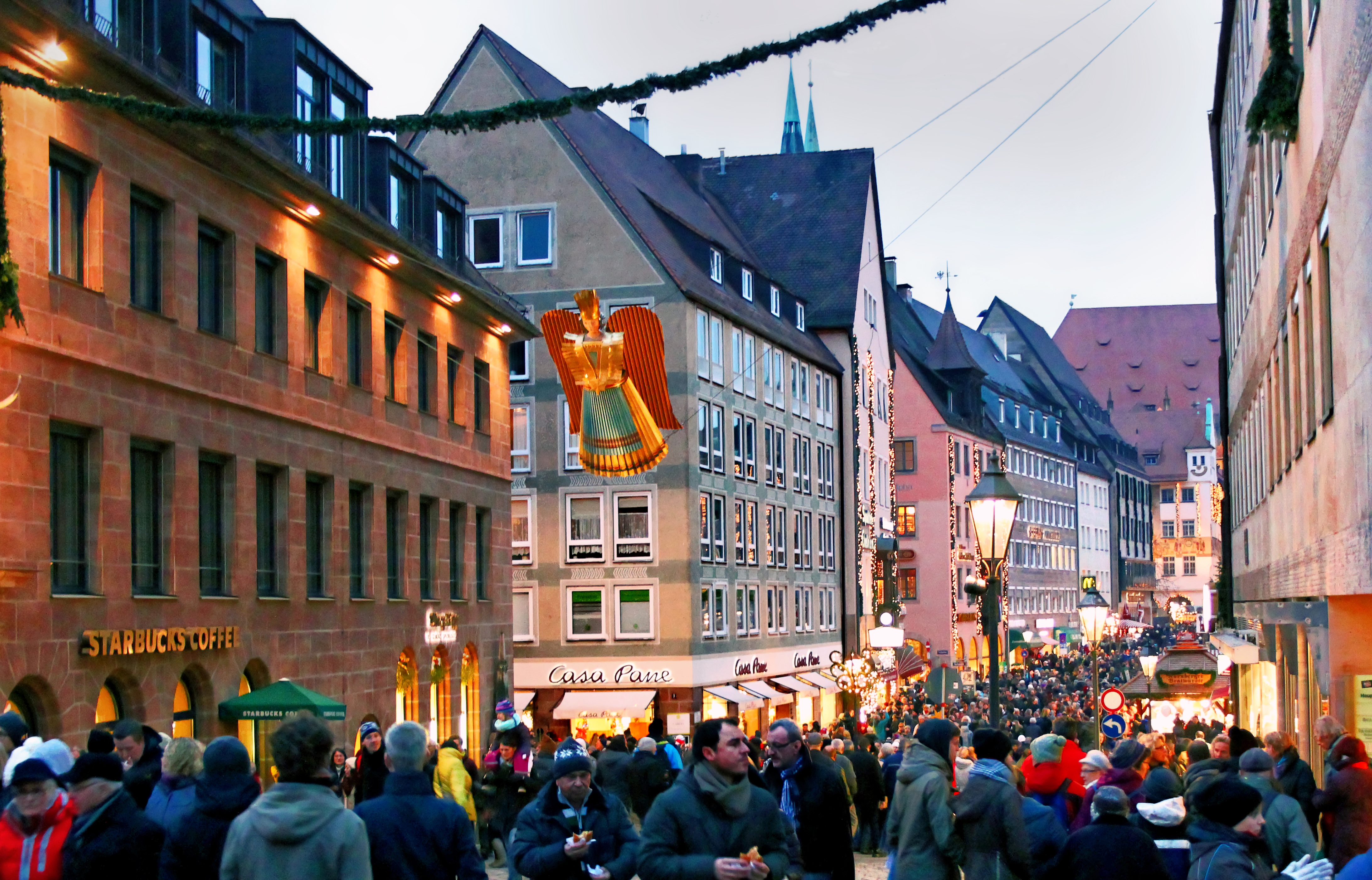 Christkindlesmarkt Nürnberg Fleischbrücke (retuschiert).jpg