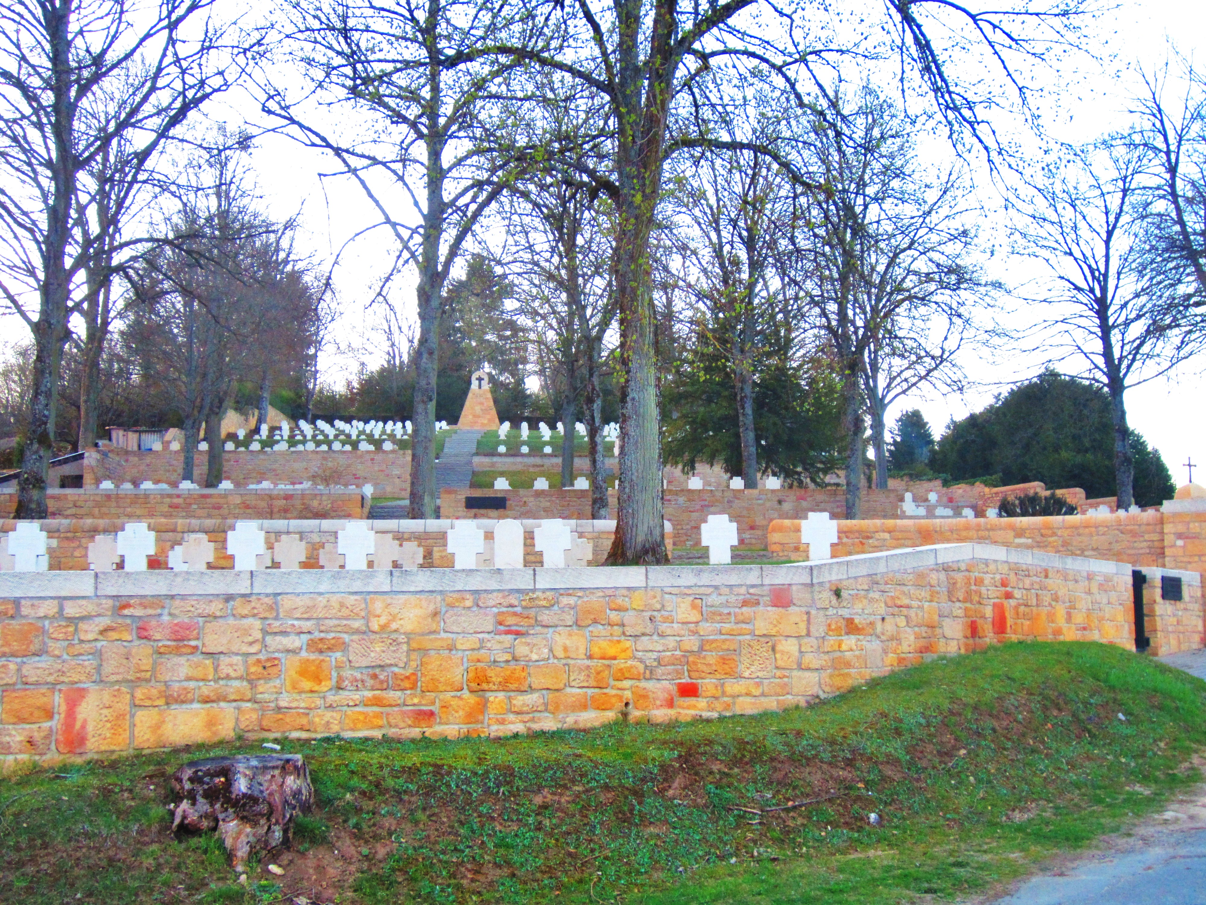 CIMETIÈRE MILITAIRE ALLEMAND LONGUYON  France Grand Est Meurthe-et-Moselle Longuyon 54260