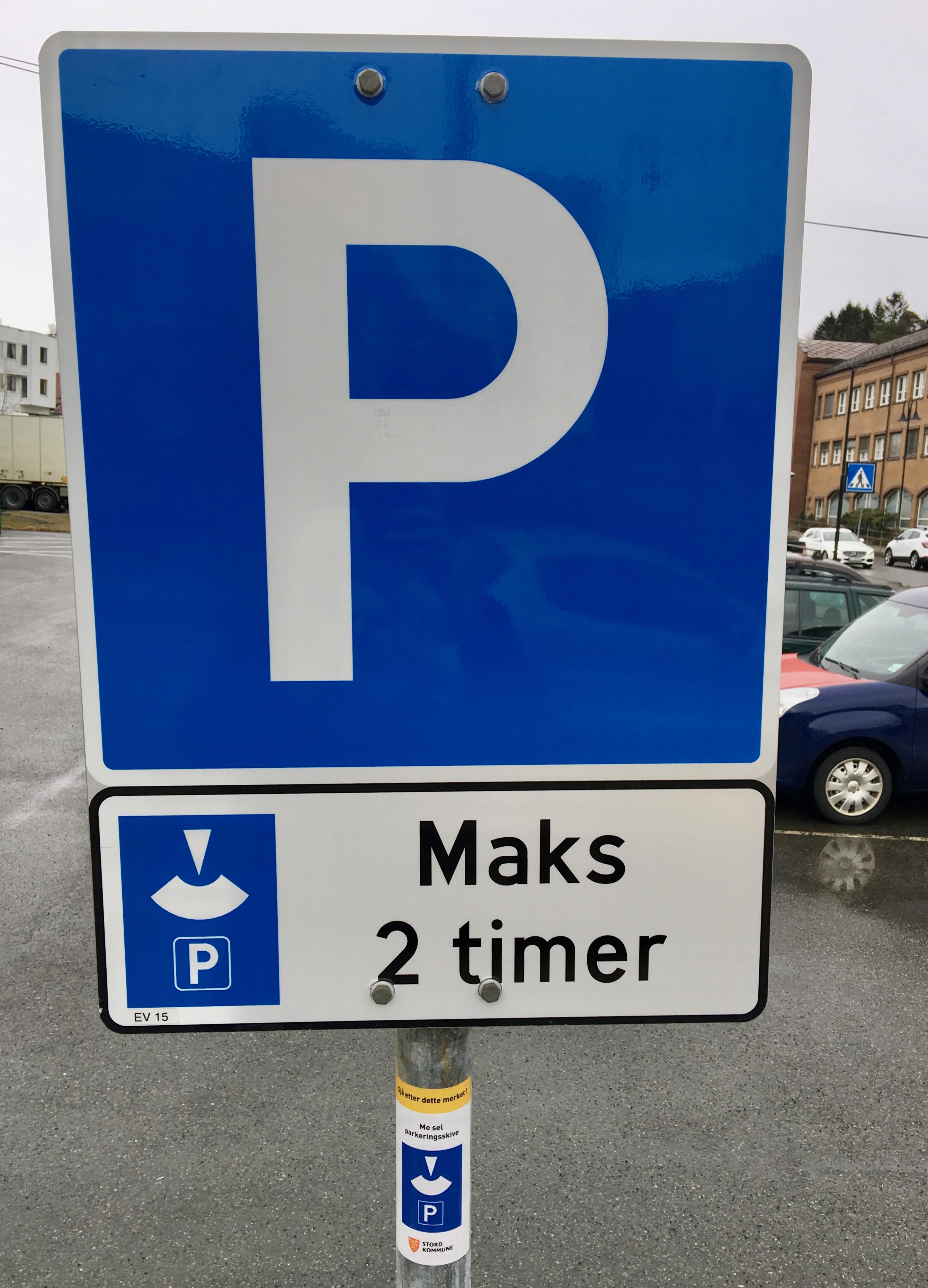 File:Disc parking sign in Leirvik, Norway 2018-03-08 IMG 6016.jpg