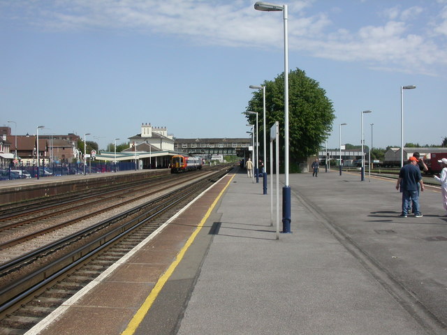 File:Eastleigh Station, platform - geograph.org.uk - 1317830.jpg