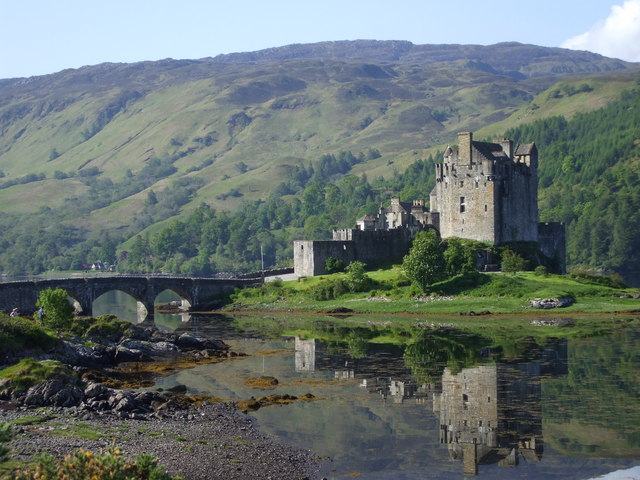 File:Eilean Donan Castle - geograph.org.uk - 954654.jpg