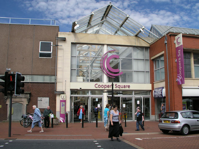 File:Entrance to Coopers Square - geograph.org.uk - 852869.jpg