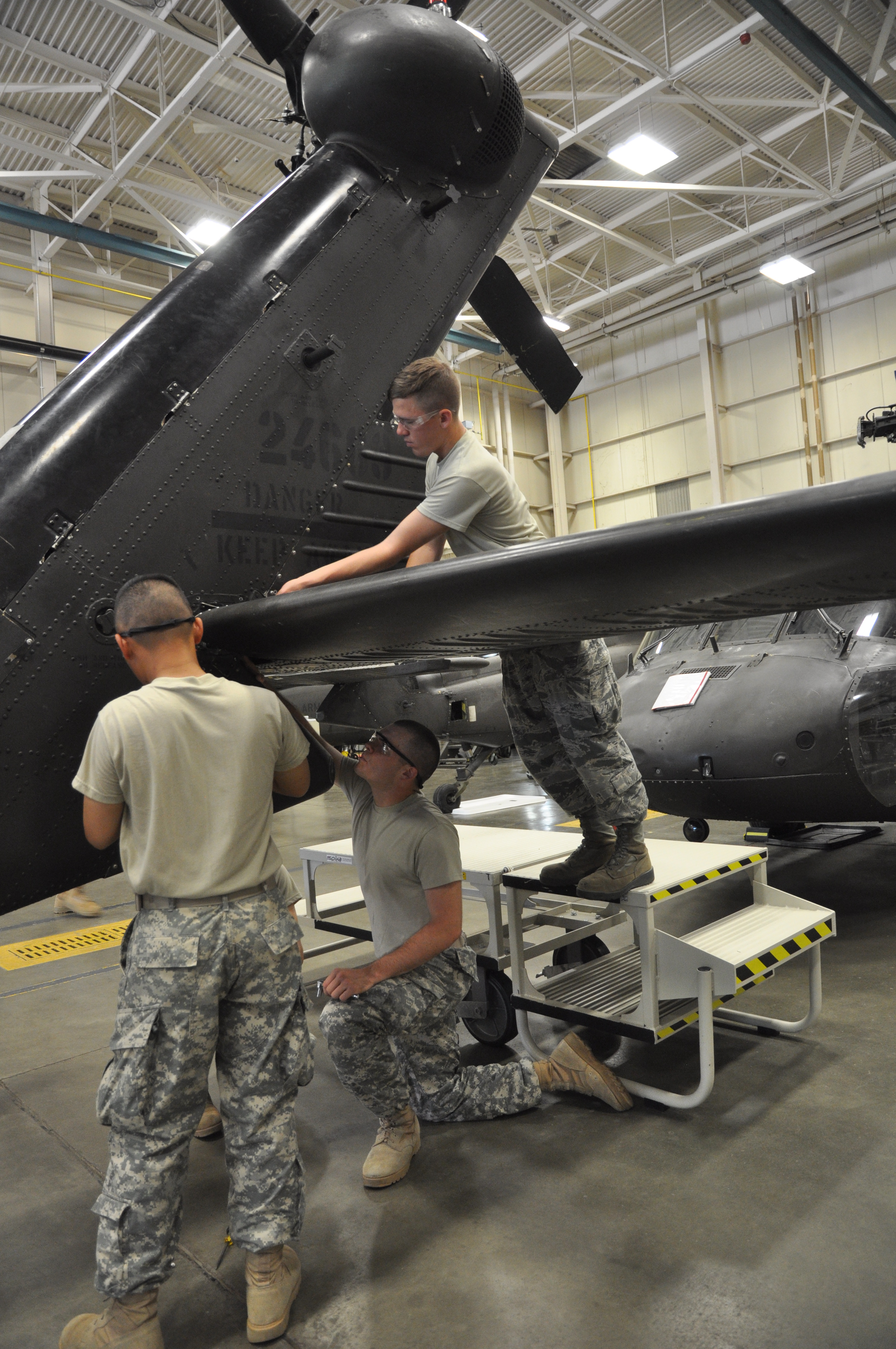 File:Flickr - The U.S. Army - Utility Helicopter Repairer Course