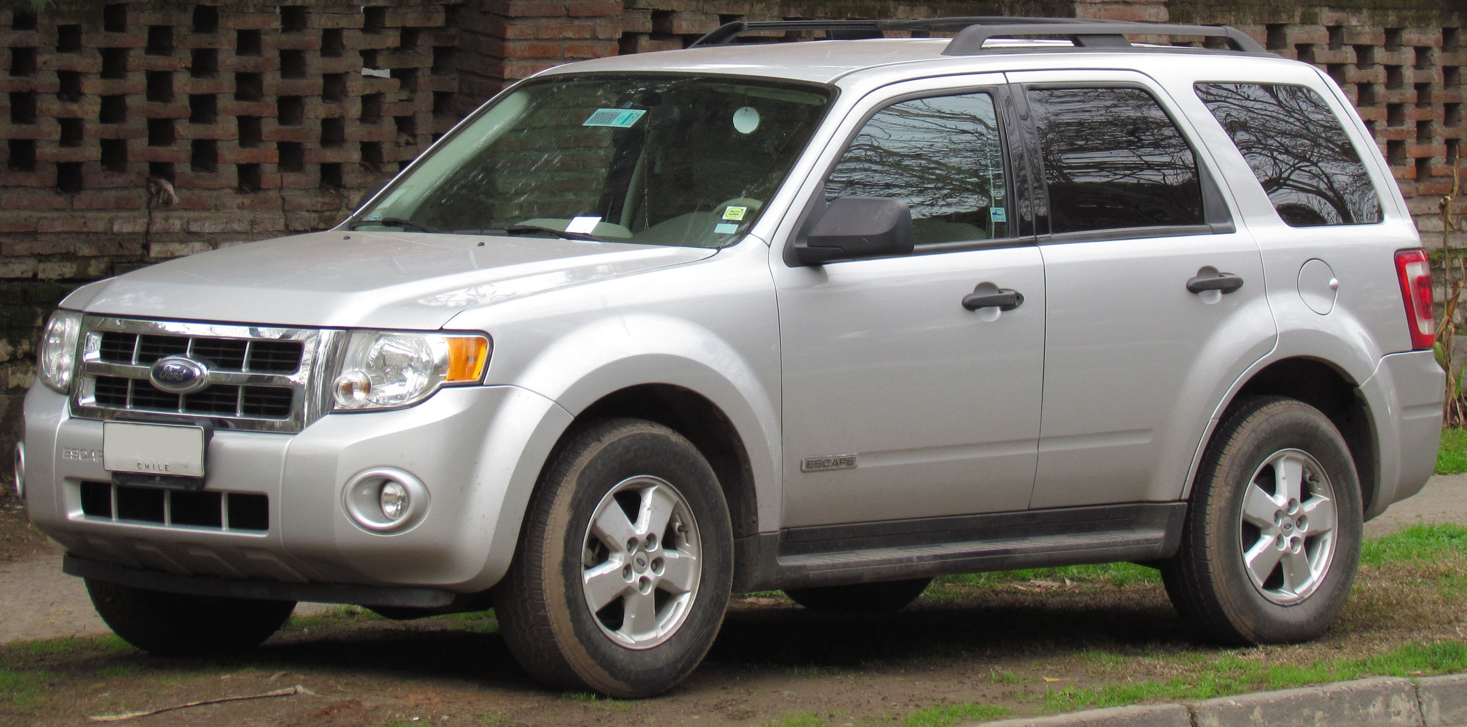 File:Ford Escape  XLT 2008 (11013213543) (cropped).jpg - Wikimedia  Commons