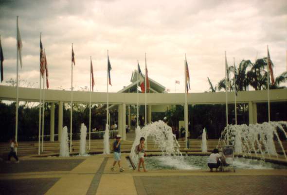 File:Fountains-at-entrance-to-South-Bank.jpg