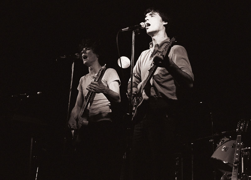 Jerry Harrison & David Byrne em 1978, em show dos Talking Heads