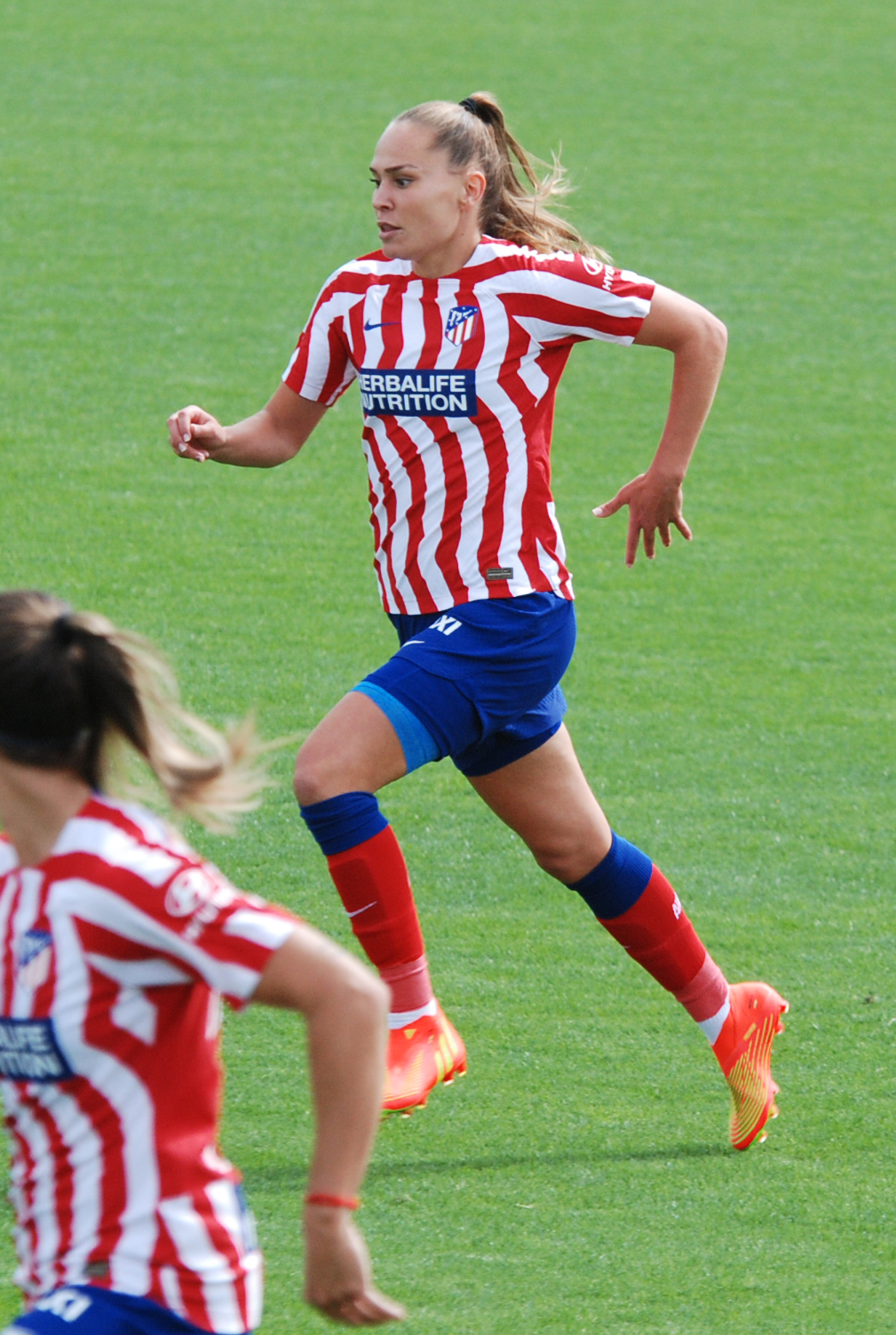 Irene Guerrero playing for [[Club Atlético de Madrid]] in 2022