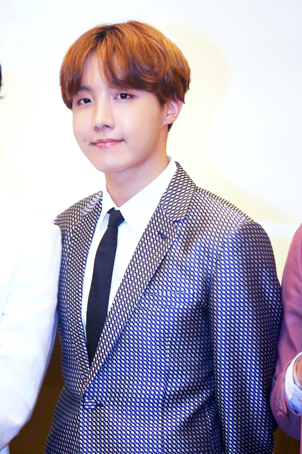J Hope_at_The_Mood_For_Love_On_Stage_Epilogue_Press_Conference_in_Nanjing%2C_in_July_2016_01