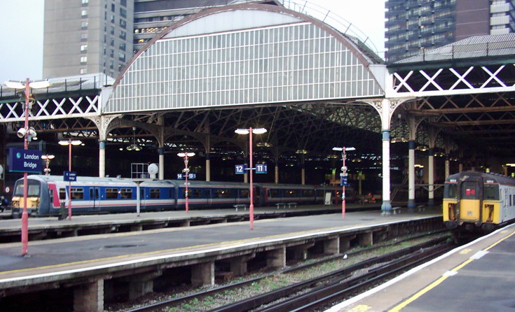 File:London Bridge railway station platform.jpg