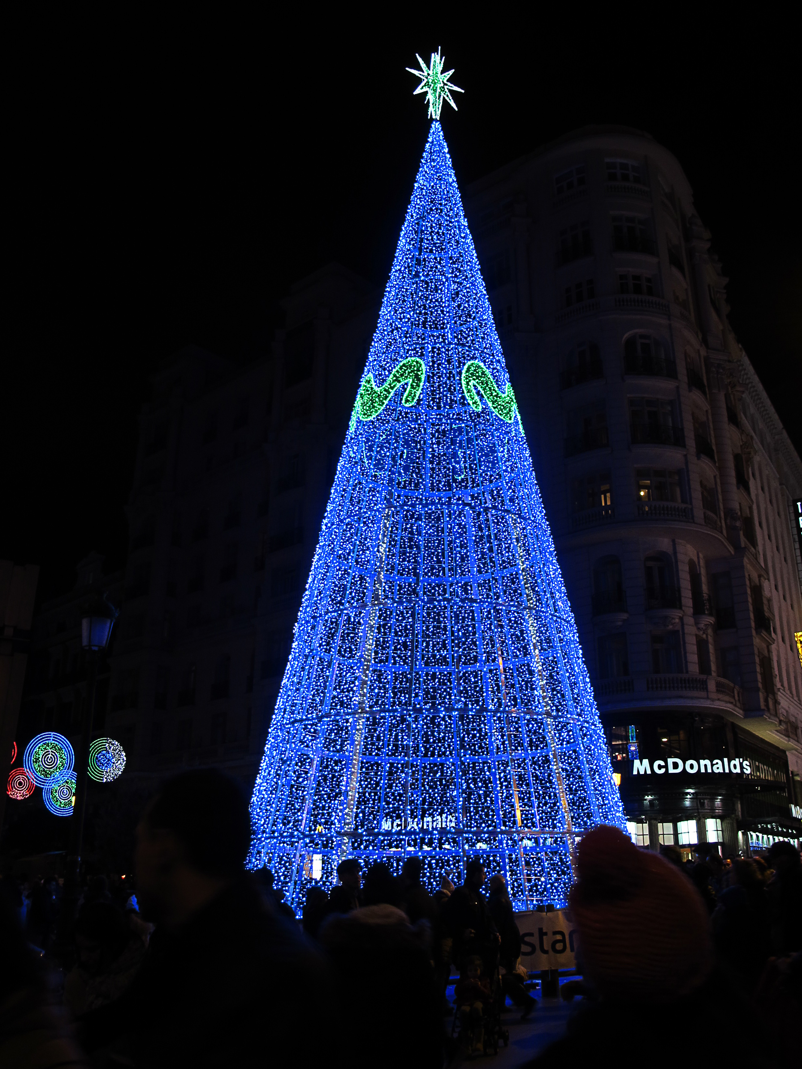 Resultado de imagen de luces de navidad calles