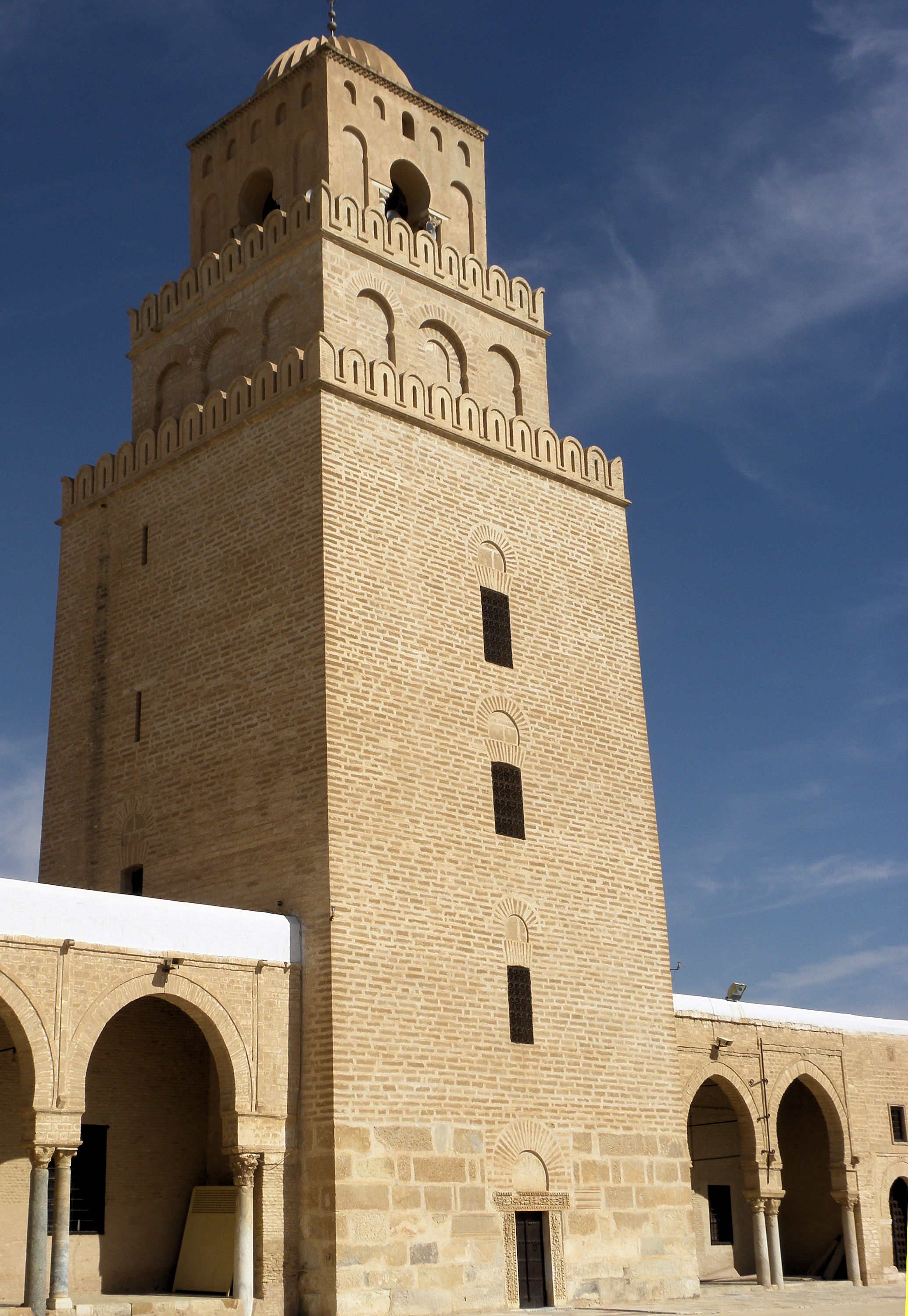 File:Minaret of the Great Mosque, Kairouan, Tunisia.jpg - Wikimedia Commons