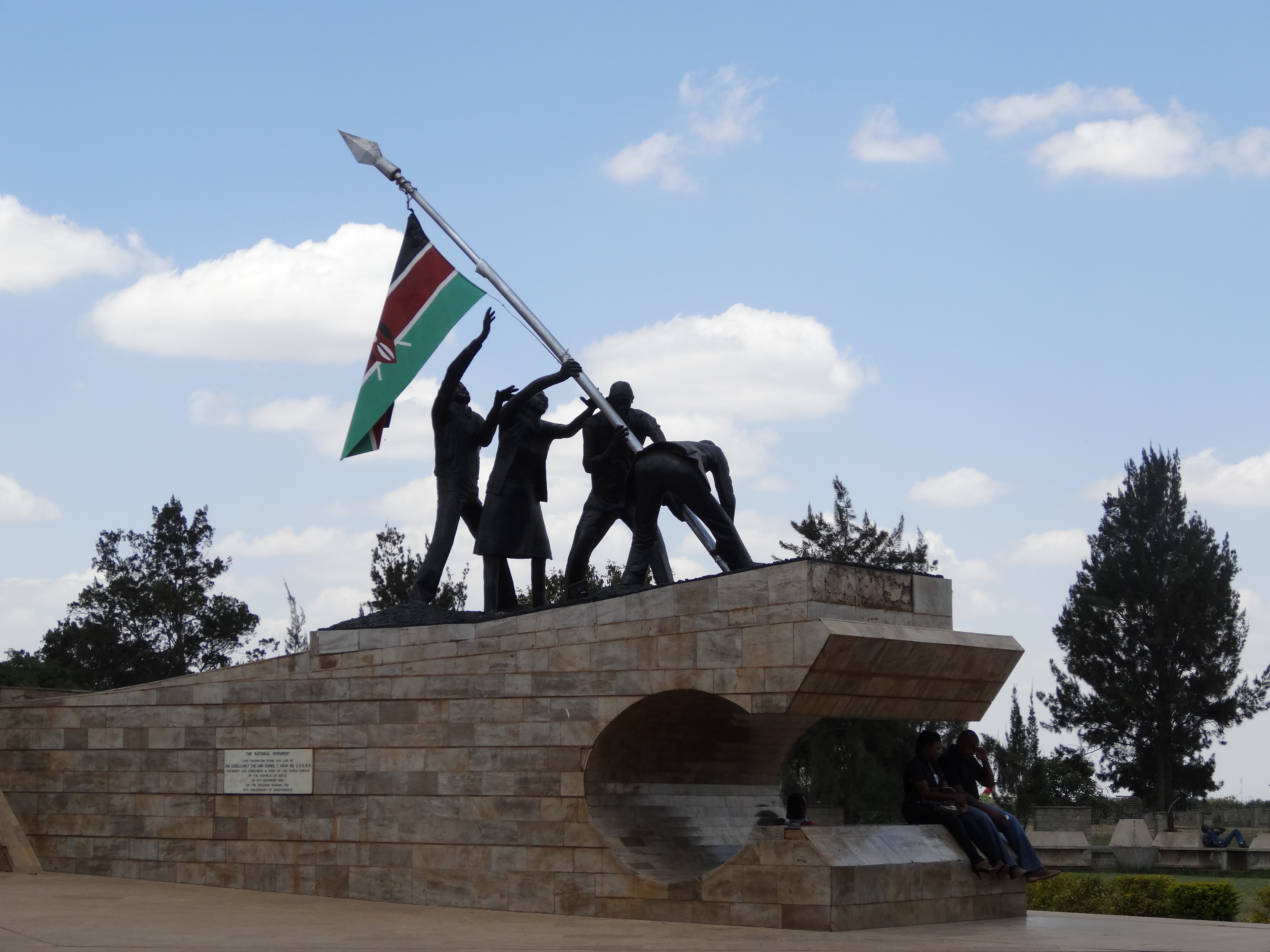 Памятник 1 метр. Монумент Ухуру. Khojali Monument.