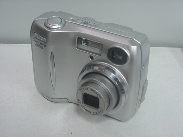 File:Nikon Coolpix 2200 - 1.JPG