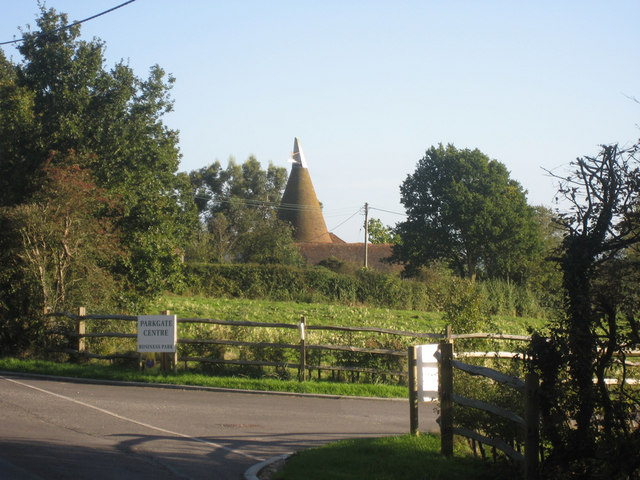 File:Oast House, Parkgate, Cranbrook Road, Tenterden, Kent - geograph.org.uk - 338738.jpg