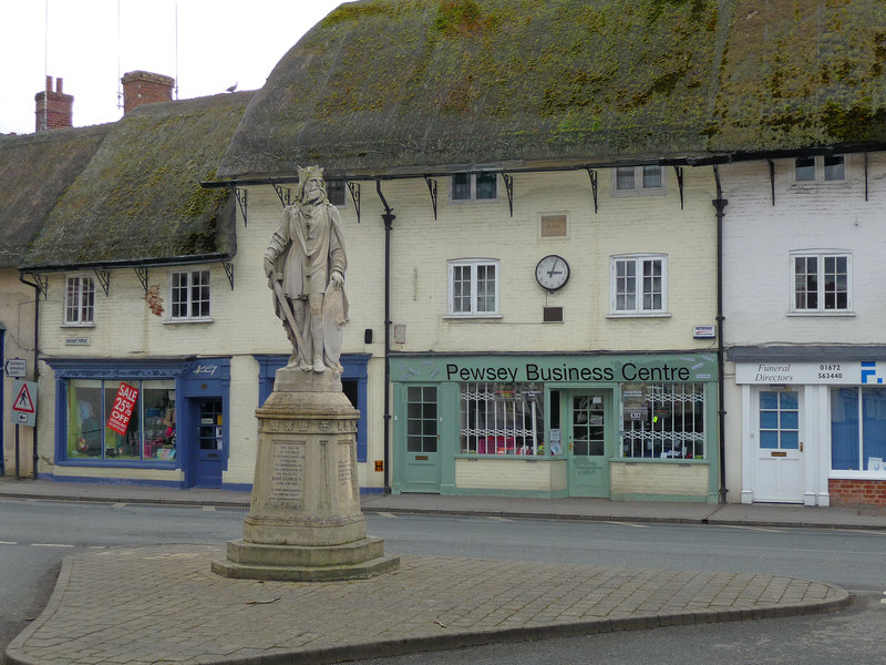 Pewsey - King Alfreds Statue - geograph.org.uk - 2994325