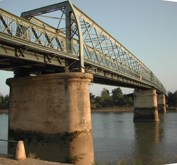 File:Pont de Langoiran.jpg