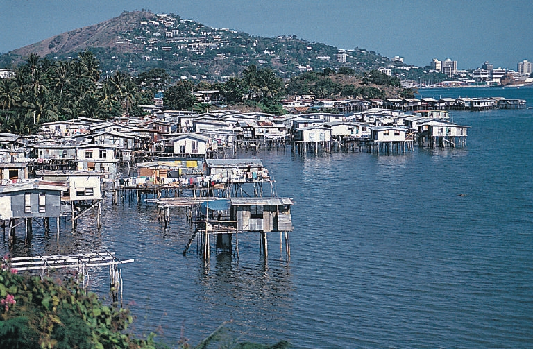 File:Poor coastal housing at Hanuabada in Port Moresby1.jpg