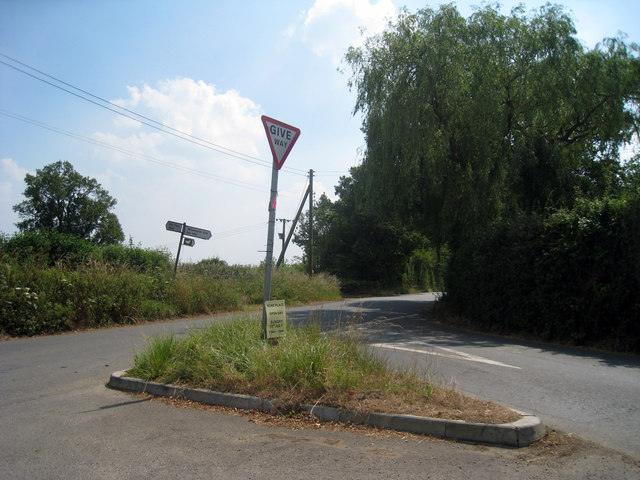 File:Road junction near Bough Beech - geograph.org.uk - 1381978.jpg