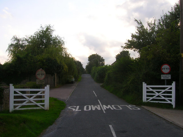 File:School Lane - geograph.org.uk - 933201.jpg