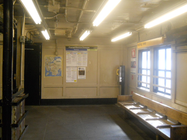 File:Seneca Avenue Mezzanine.JPG