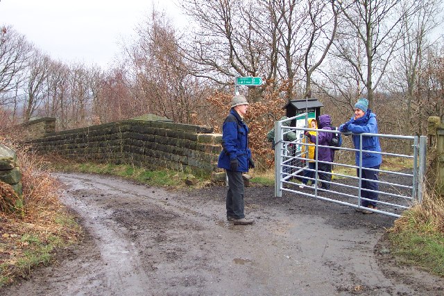 File:The Trans Pennine Trail and Dove Valley Trail meet near Silkstone Common - geograph.org.uk - 114301.jpg