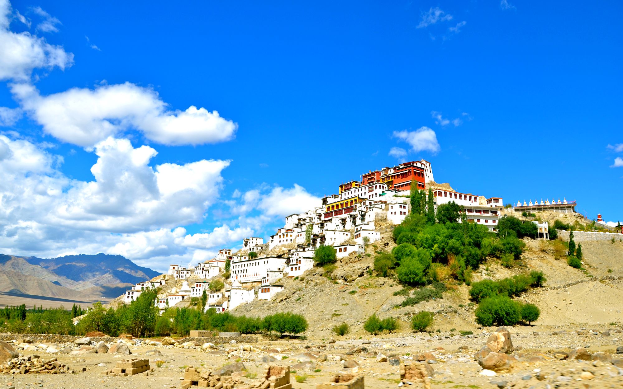 File:Thiksey Monastery, Leh (Thikse Gompa).jpg - Wikimedia Commons