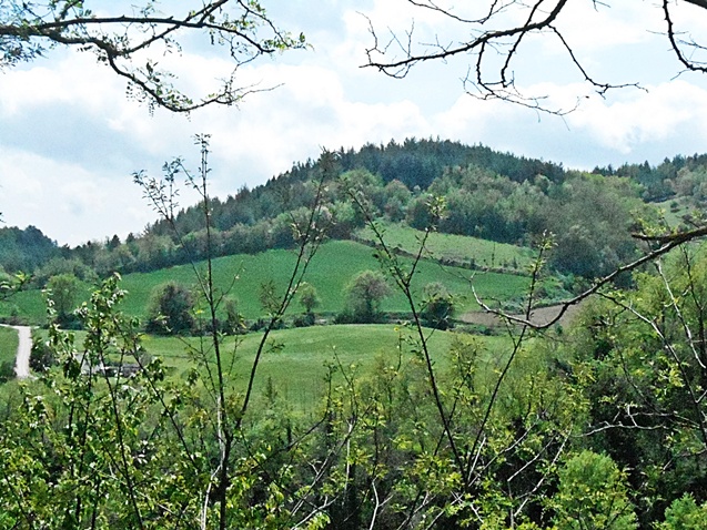 File:Urbino-paesaggio presso Urbino 4.jpg