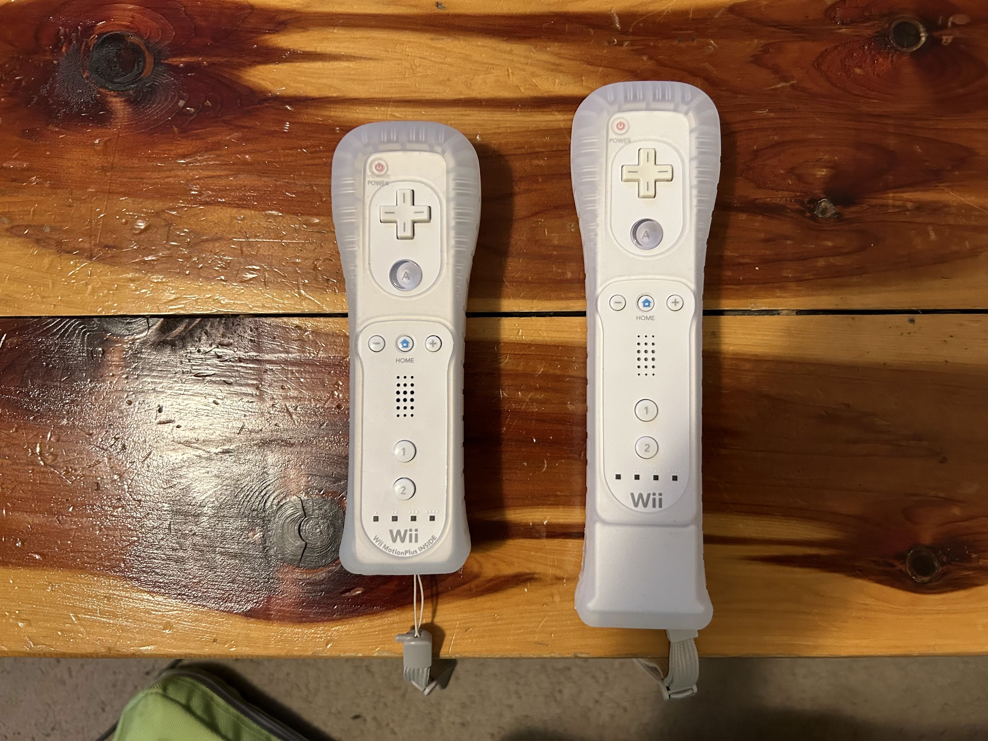 File:Wii Remote Motion Plus comparison.jpg - Wikipedia