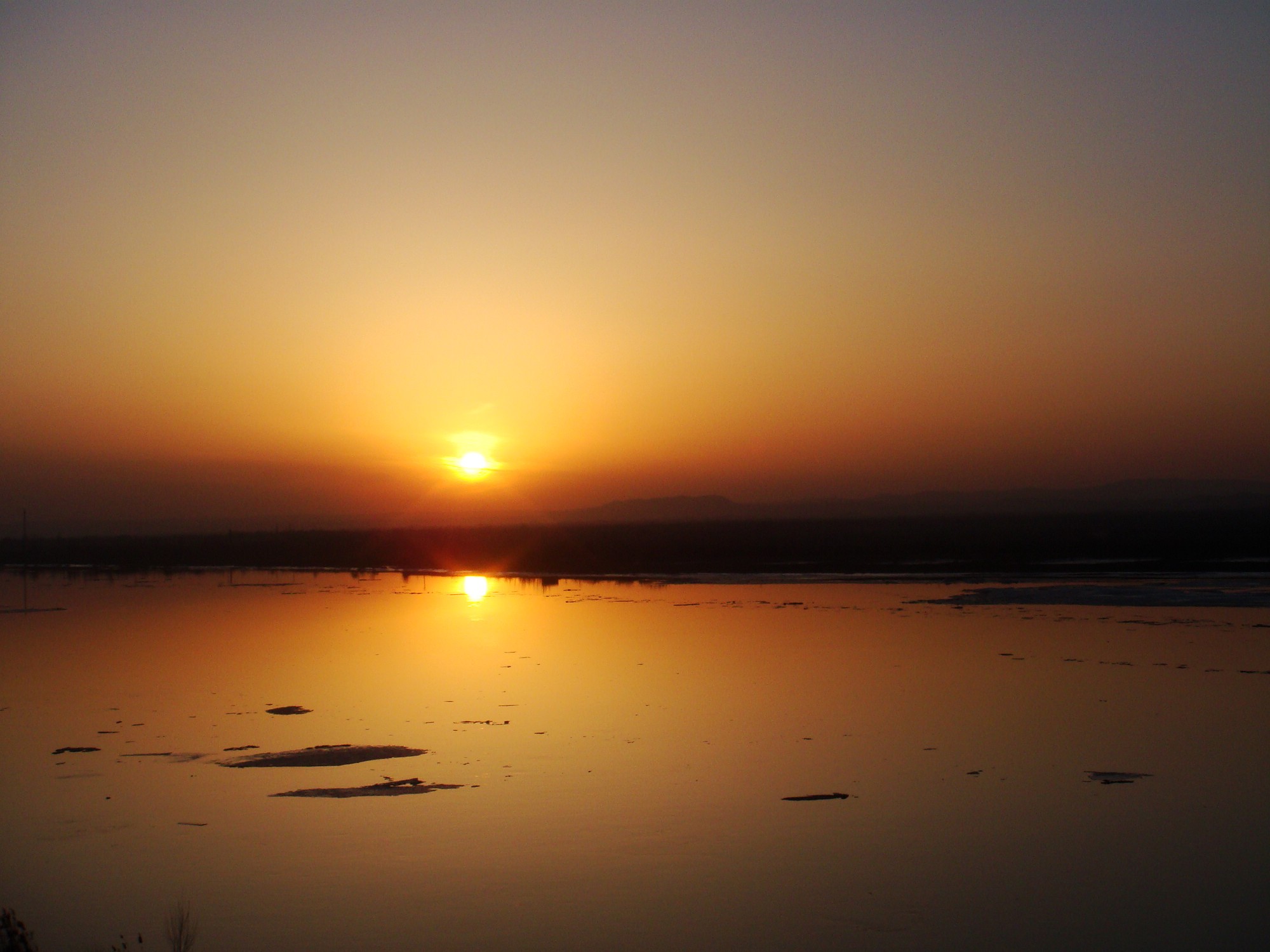Вот солнце встает над рекой Хуанхэ