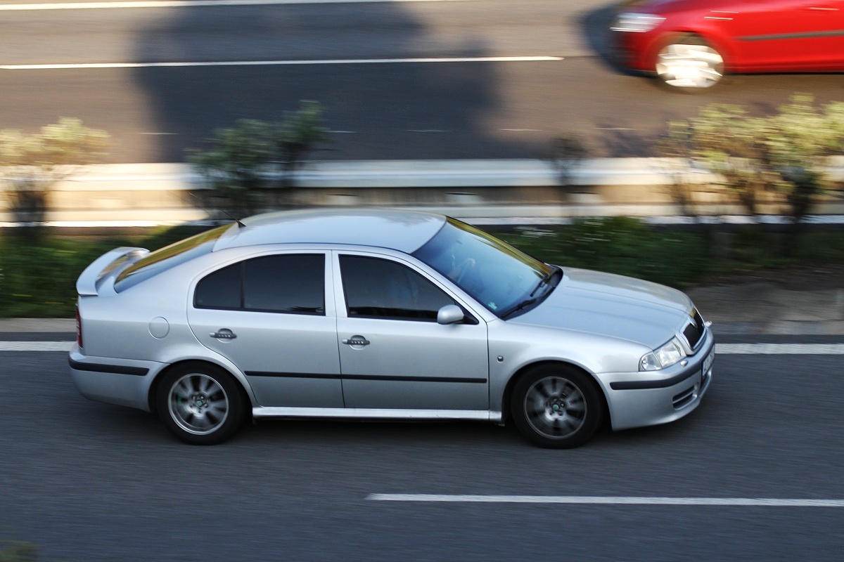 File:Škoda Octavia II RS Combi 01.JPG - Wikimedia Commons