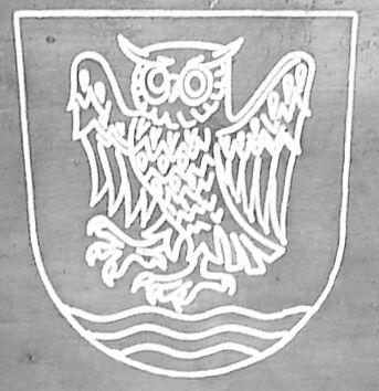 File:0913-cut-rotate-greyscale-Wappen-Gemeinde-Poecking-Gravur-Eingangstuere.jpg