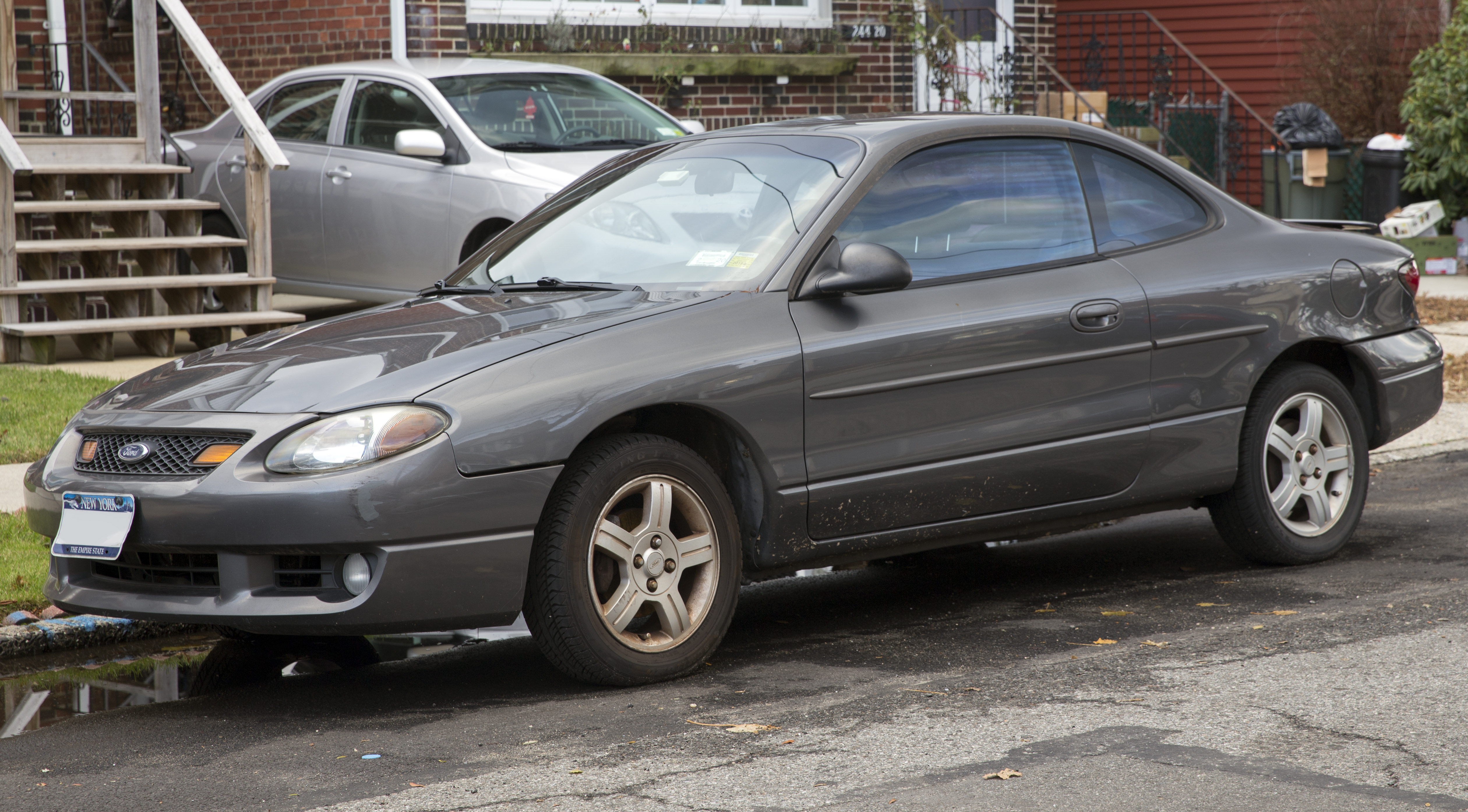 File:2003 Ford Escort ZX2 SE in grey, front left.jpg - Wikimedia 