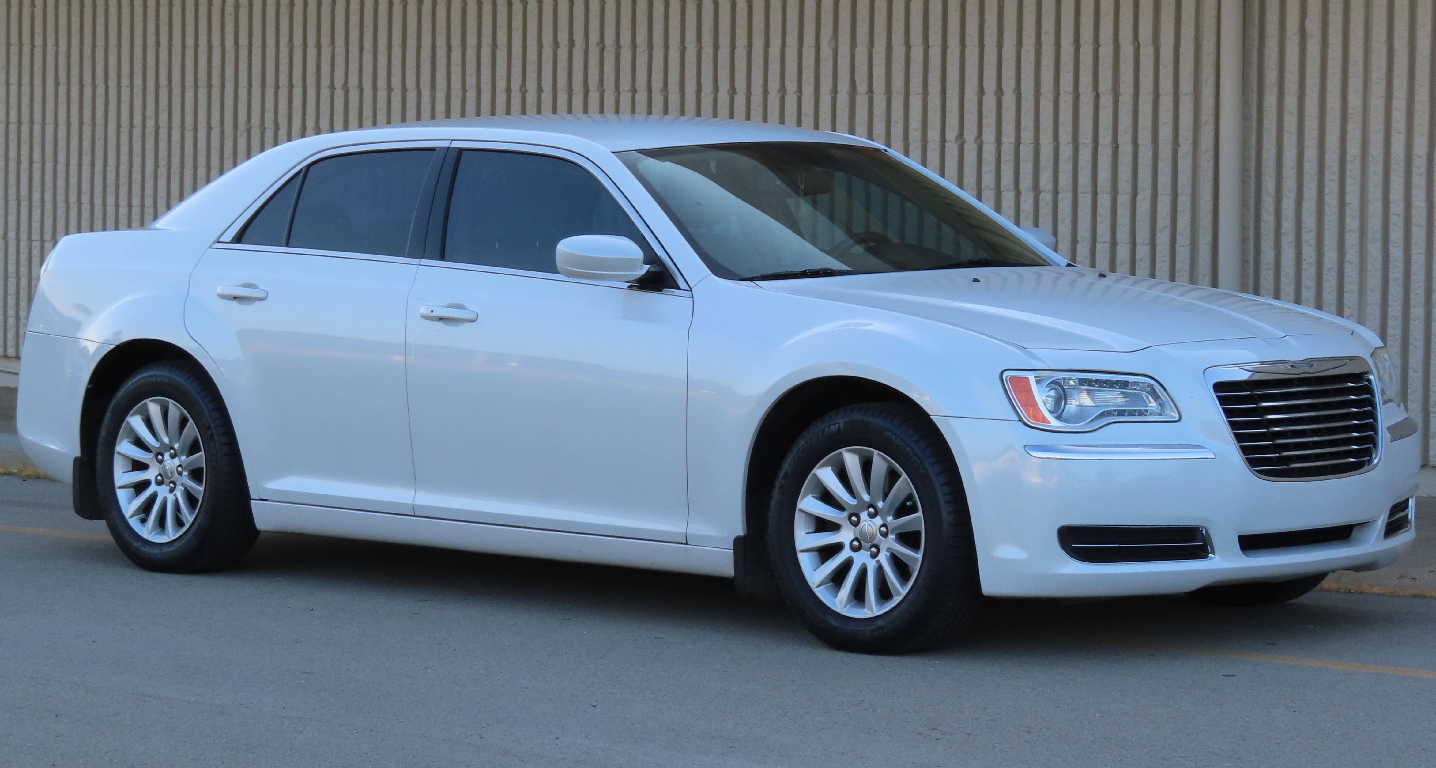 Крайслер 300с 2023. Chrysler 300 2023.