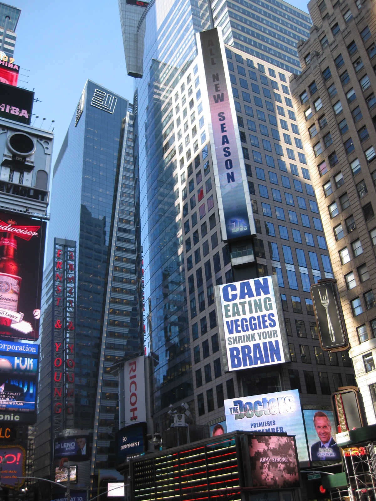 skechers 3 times square