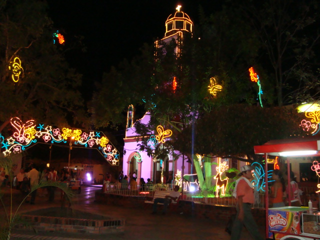 File:Aguachica (noche).jpg