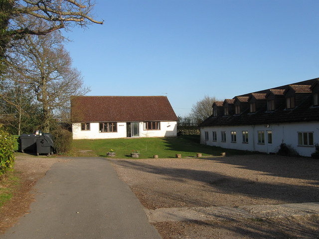 File:Annan Court - geograph.org.uk - 2881581.jpg