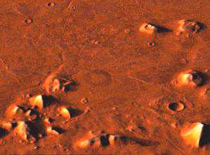 A Cydonia régió megkönnyebbülése;  a "Mars arca" felett, a "piramisok" alatt