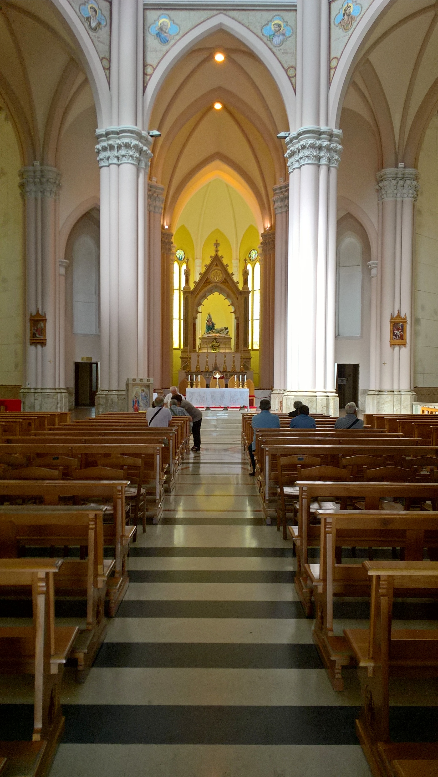 File Basilica Santuario Di Maria Santissima Addolorata Interior 01 Jpg Wikimedia Commons