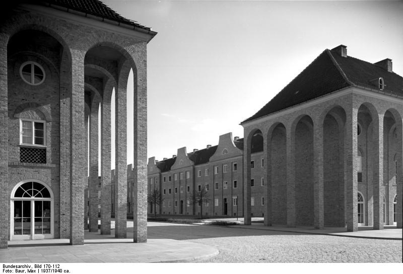 File:Bundesarchiv Bild 170-112, Potsdam, Siedlung Am Schillerplatz.jpg