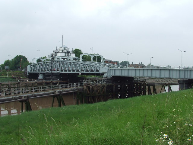 File:Cross keys bridge - geograph.org.uk - 819050.jpg