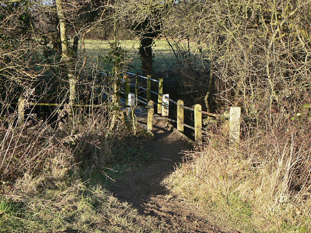 File:Footbridge over Top Dumble - geograph.org.uk - 1127283.jpg