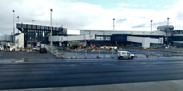 File:Glasgow Airport - geograph.org.uk - 4351751.jpg