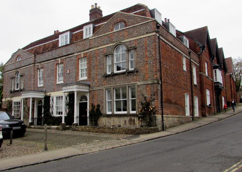 File:Grade II (star) listed 10 and 11 Kingsbury Street, Marlborough - geograph.org.uk - 5571239.jpg