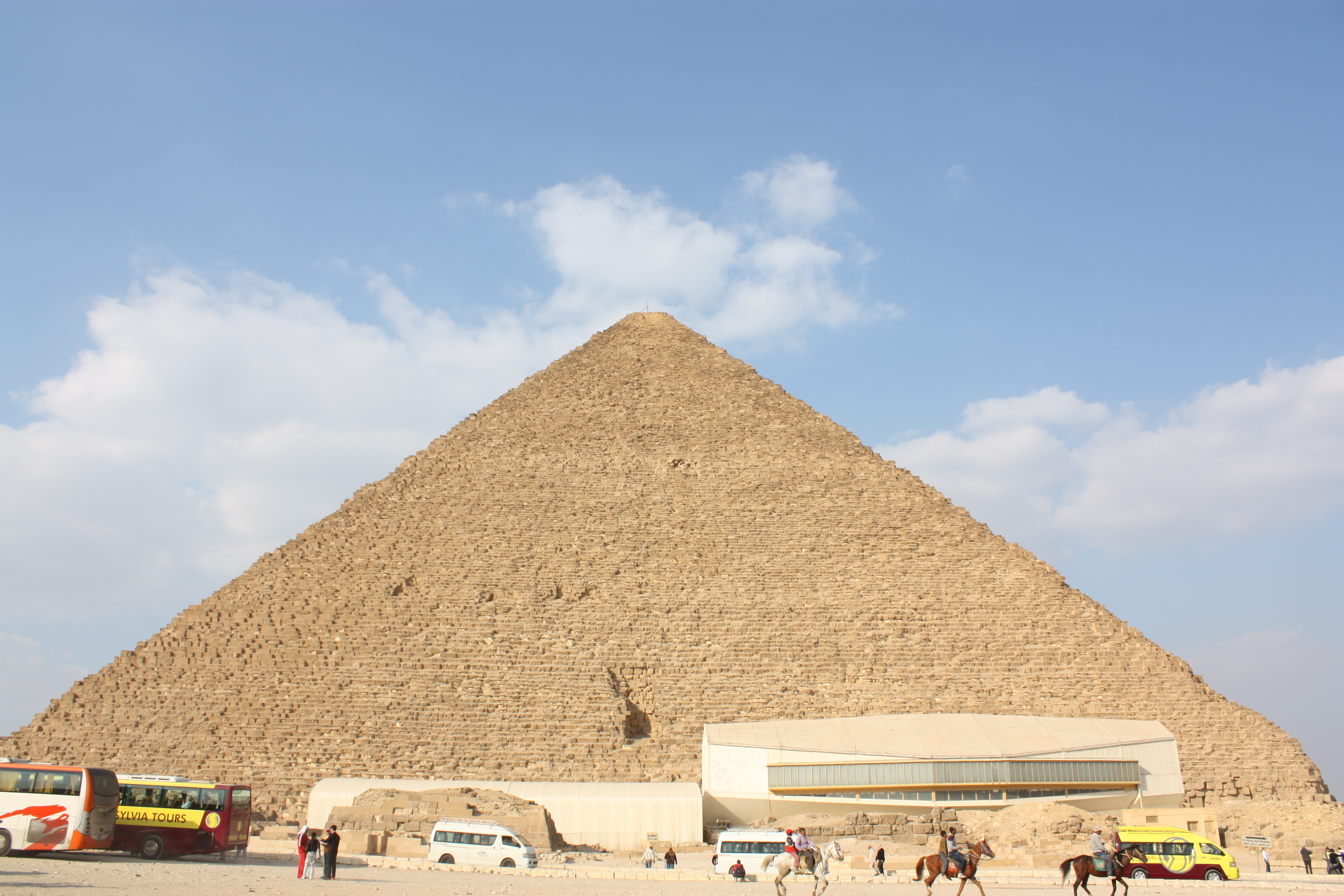 File Great Pyramid Of Giza 2010 From South Wikipedia