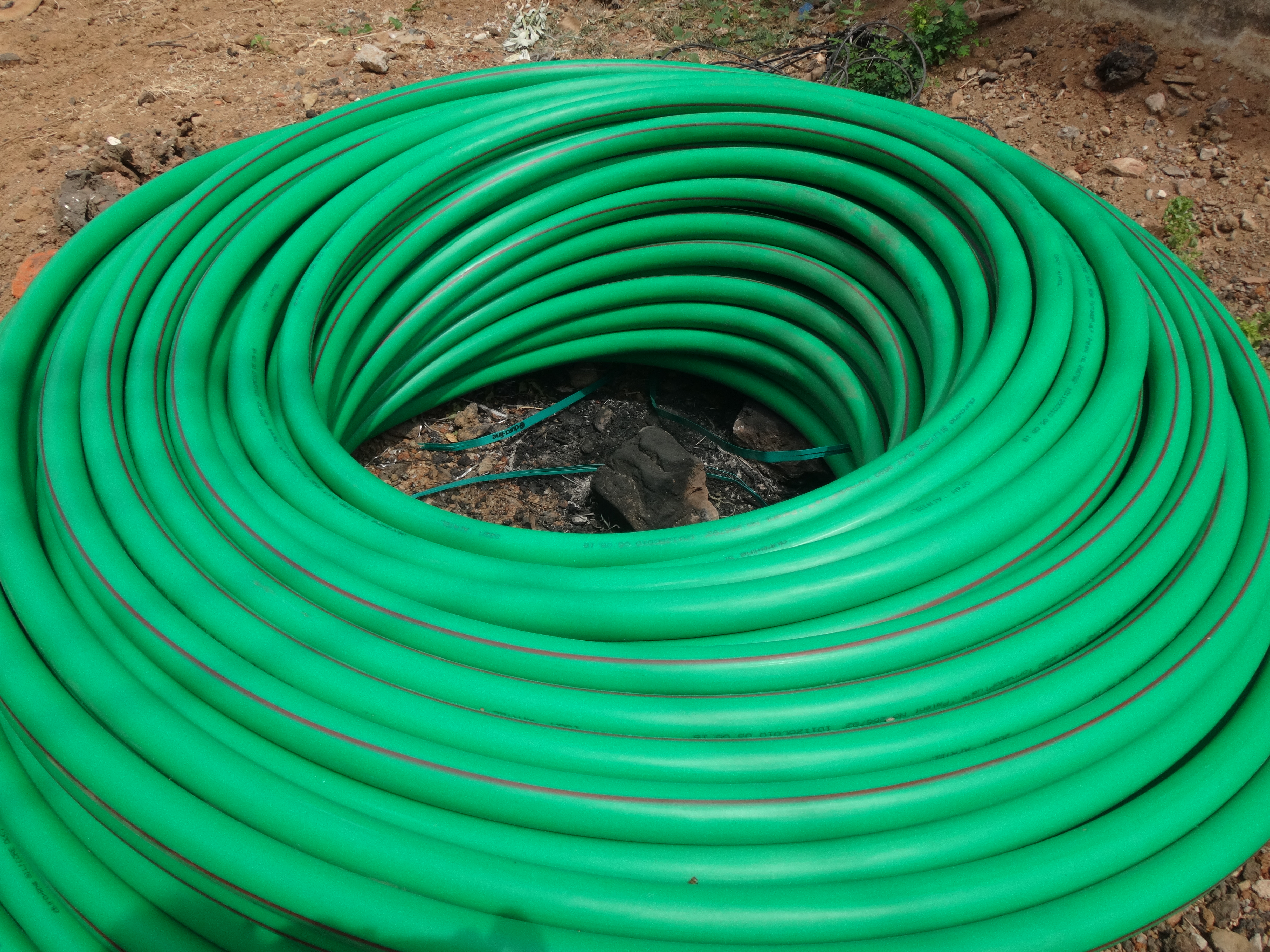 Green_electric_cable.jpg